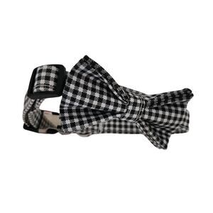 Dog bowtie collar with hook for leash